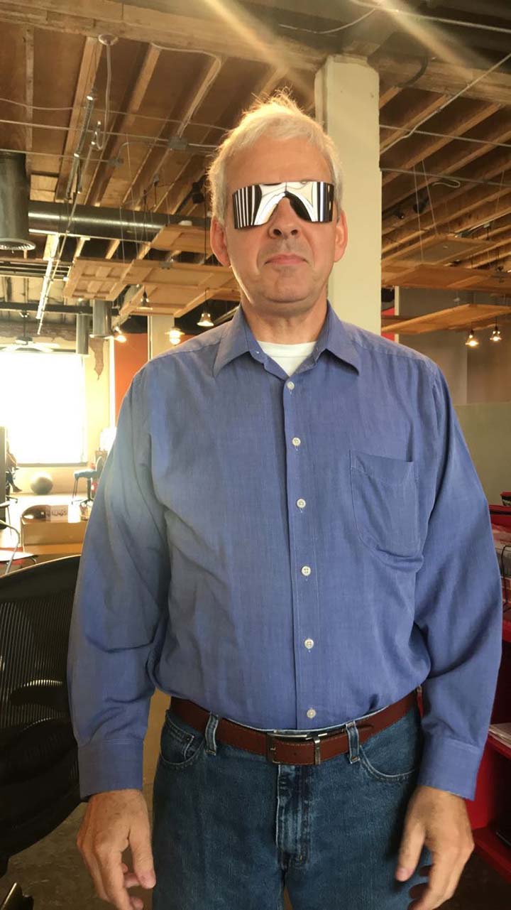 employee with glasses